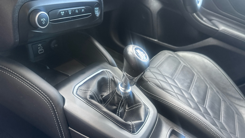 Ford Focus 1.0 EcoBoost Hybrid mHEV 155 Titanium Vignale 5dr Petrol Hatchback